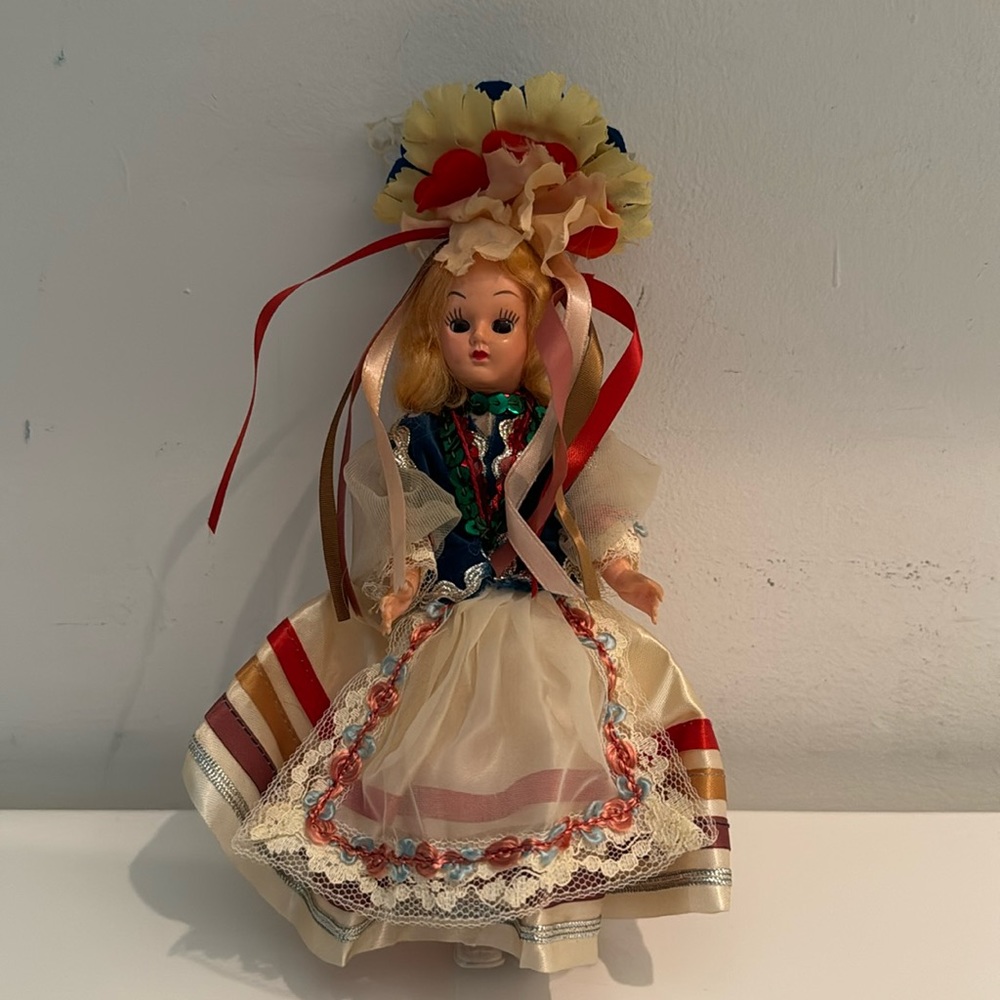 TRADITIONAL ETHNIC REGIONAL DOLL FROM POLAND
